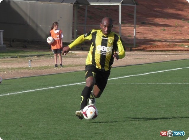 סיבך את יפו בתחתית. דוס סנטוס (שקד מורג)